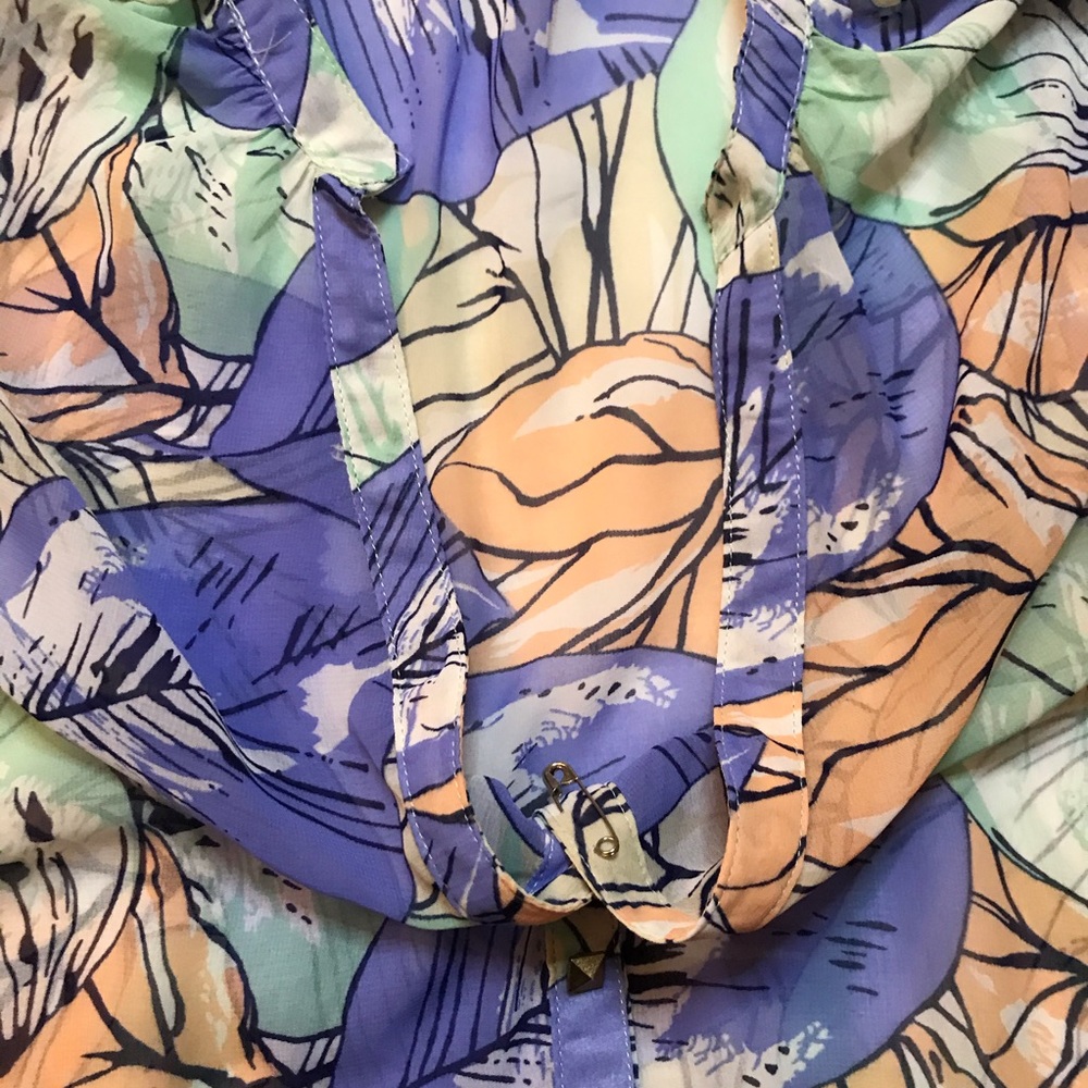 Buttons Patterned Blouse - Picture 6 of 6